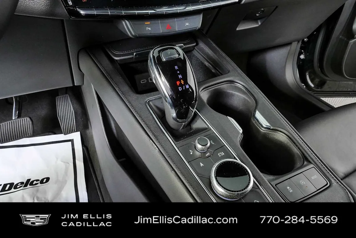 2025 Cadillac XT4 Premium Luxury thumbnail 17