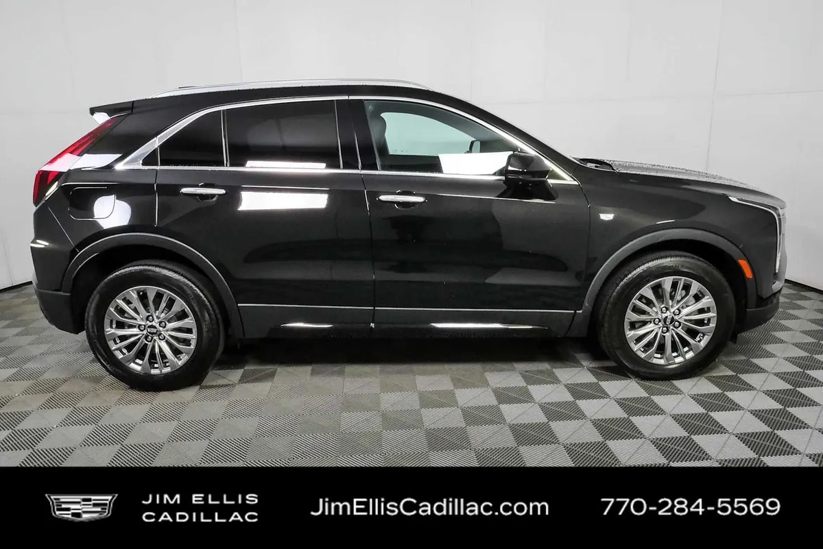 2025 Cadillac XT4 Premium Luxury thumbnail 2