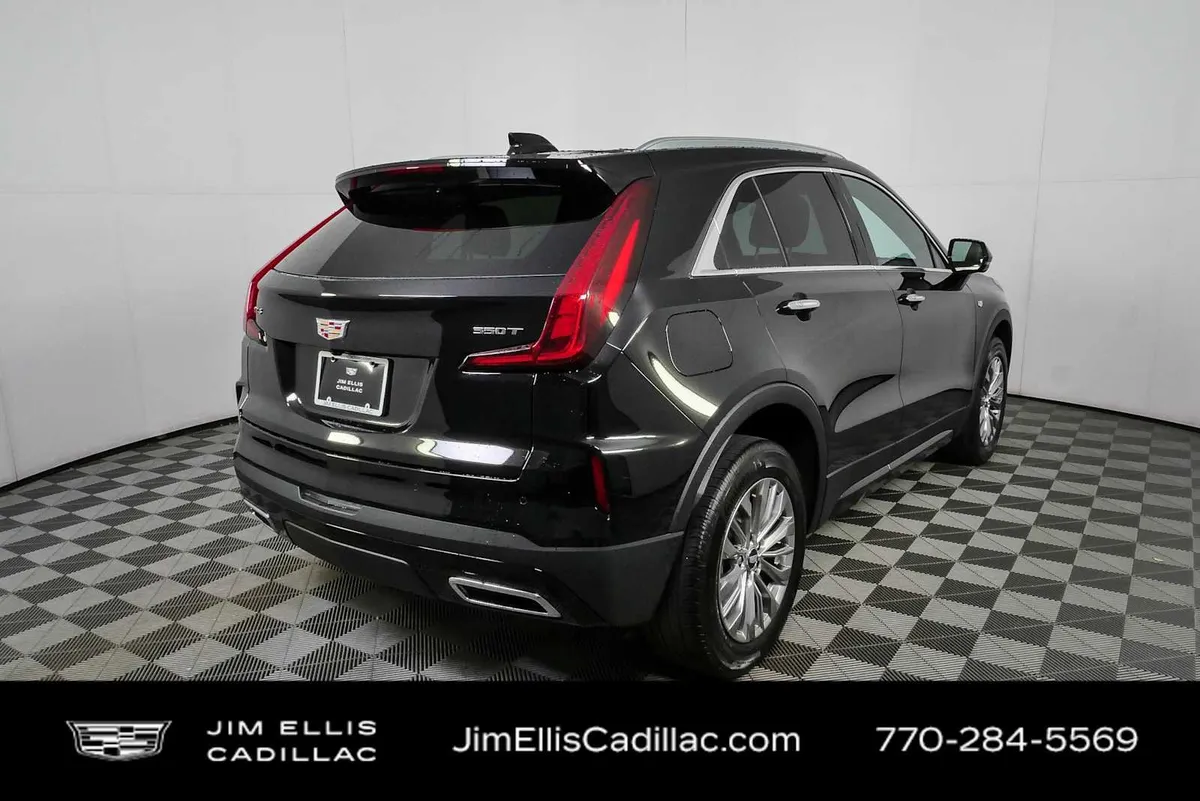 2025 Cadillac XT4 Premium Luxury thumbnail 3