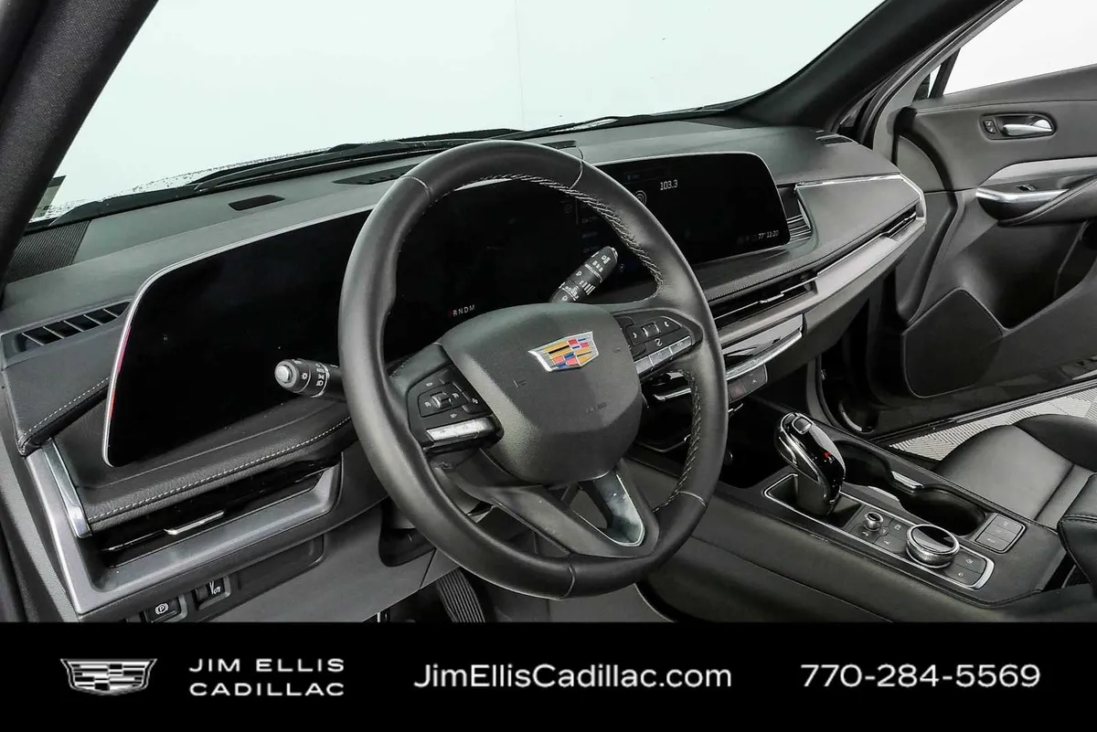 2025 Cadillac XT4 Premium Luxury thumbnail 4