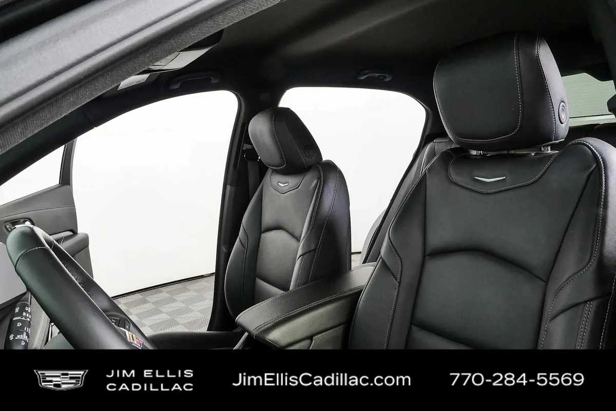 2025 Cadillac XT4 Premium Luxury thumbnail 5