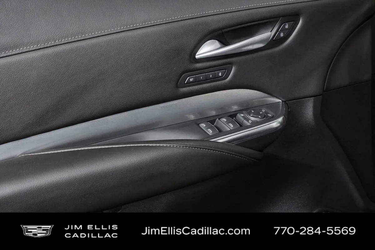 2025 Cadillac XT4 Premium Luxury thumbnail 6