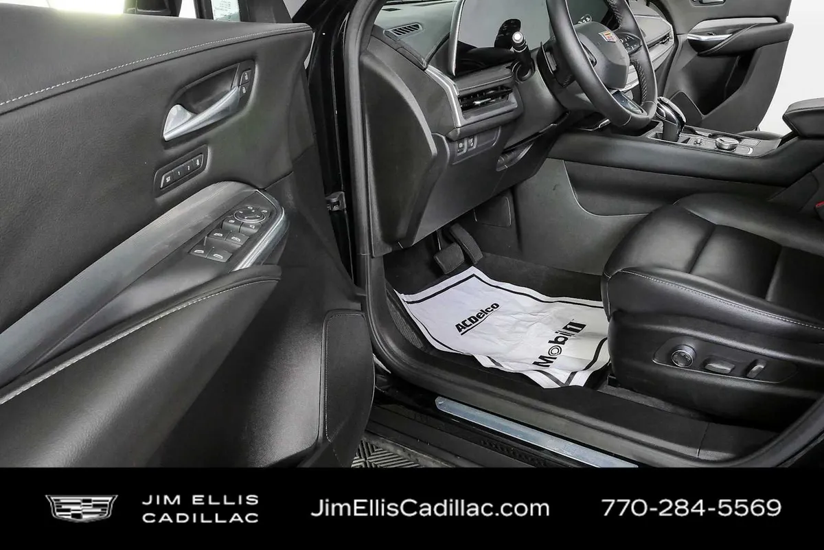 2025 Cadillac XT4 Premium Luxury thumbnail 7