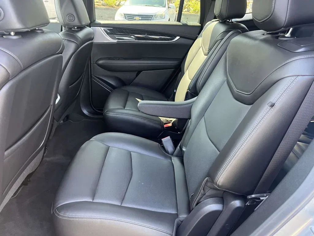 2025 Cadillac XT6 Premium Luxury thumbnail 11