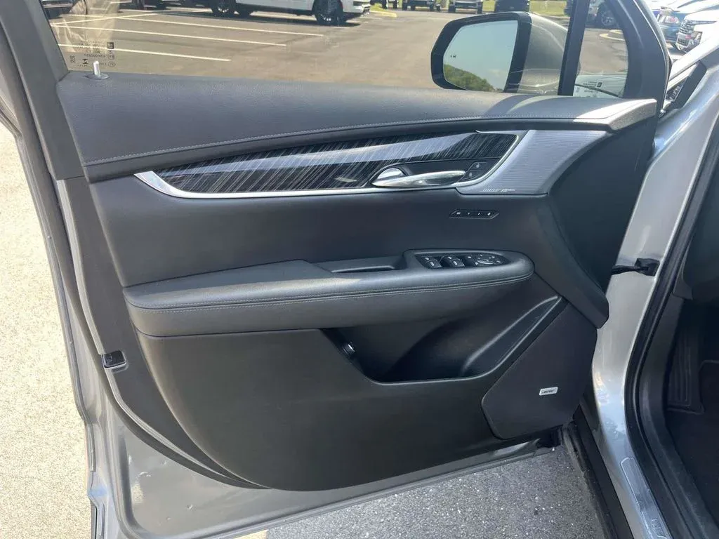 2025 Cadillac XT6 Premium Luxury thumbnail 15