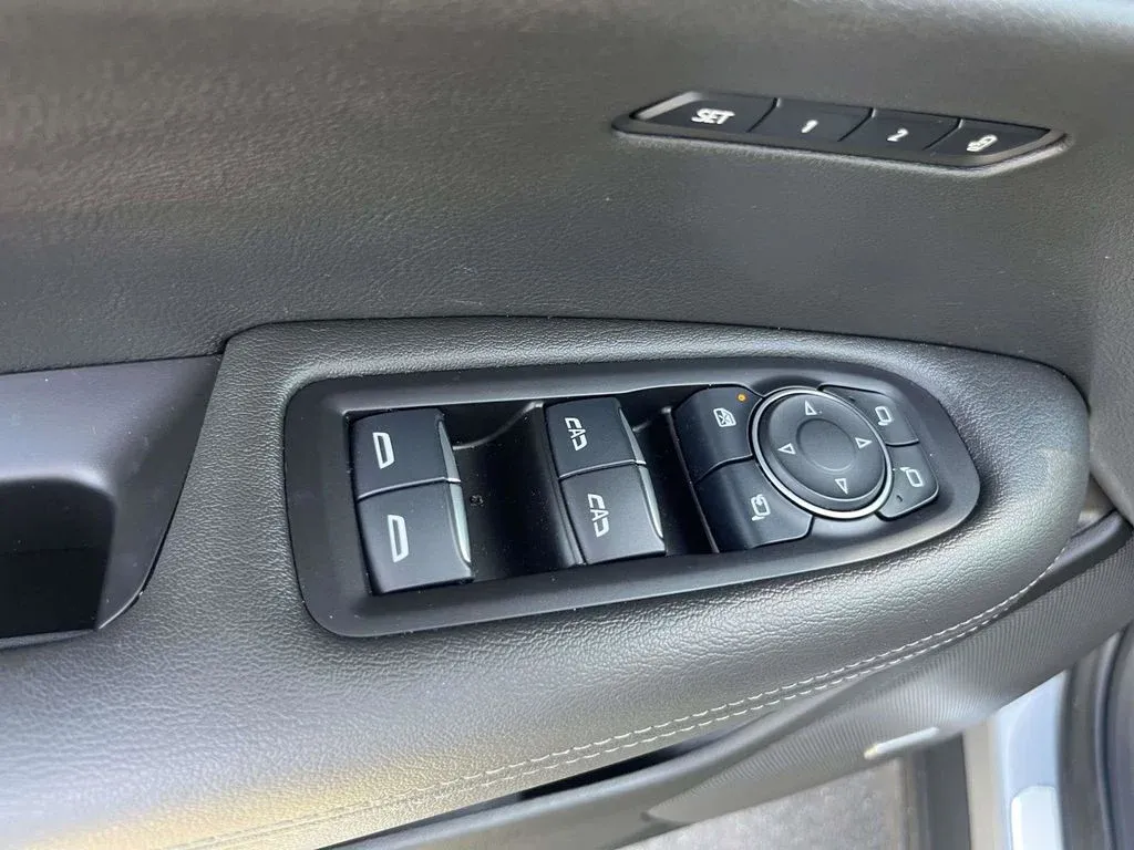2025 Cadillac XT6 Premium Luxury thumbnail 16