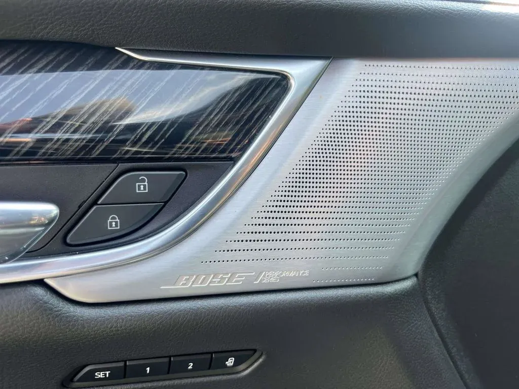2025 Cadillac XT6 Premium Luxury thumbnail 17