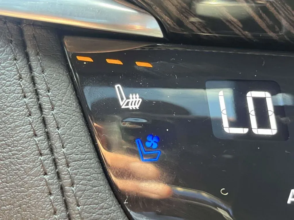 2025 Cadillac XT6 Premium Luxury thumbnail 25