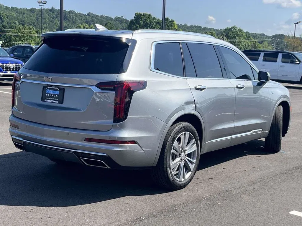2025 Cadillac XT6 Premium Luxury thumbnail 3