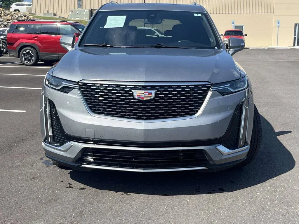 2025 Cadillac XT6 Premium Luxury thumbnail 8