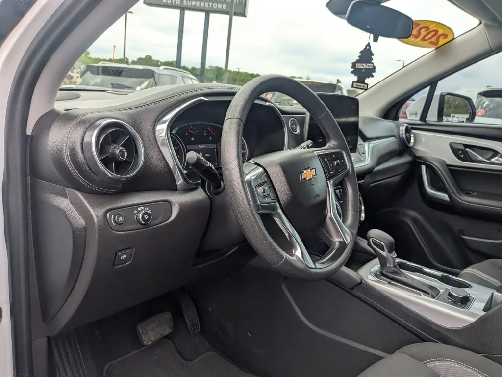 2025 Chevrolet Blazer LT thumbnail 13