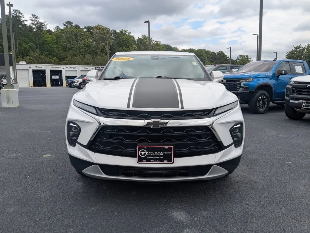 2025 Chevrolet Blazer LT thumbnail 2