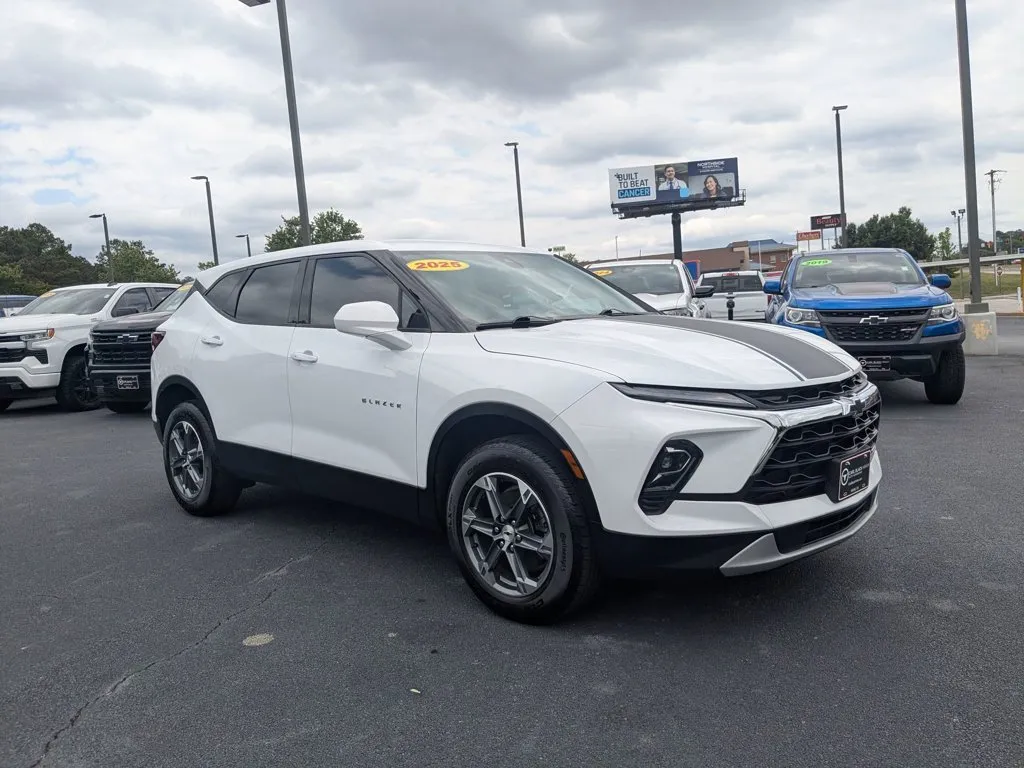 2025 Chevrolet Blazer LT thumbnail 3
