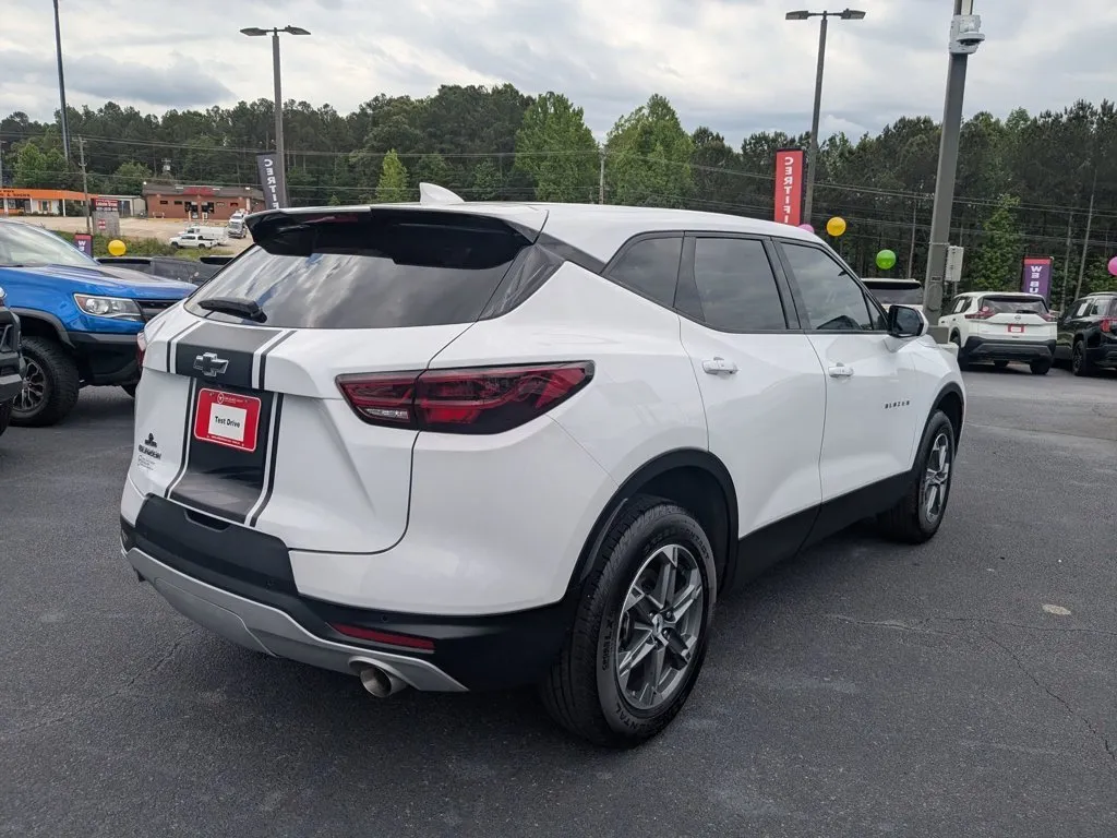 2025 Chevrolet Blazer LT thumbnail 5