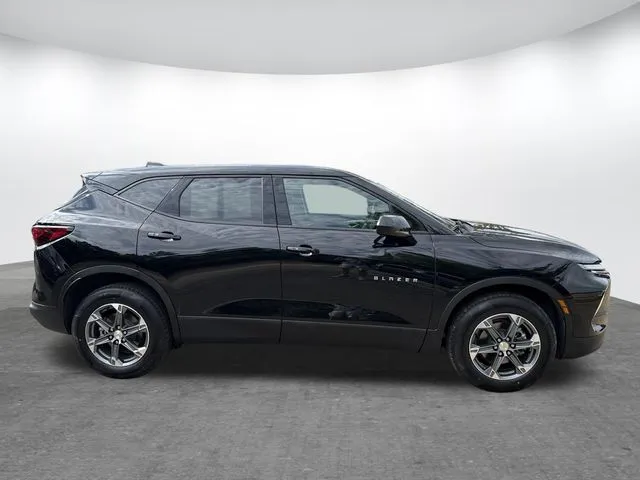 2025 Chevrolet Blazer LT w/2LT thumbnail 4