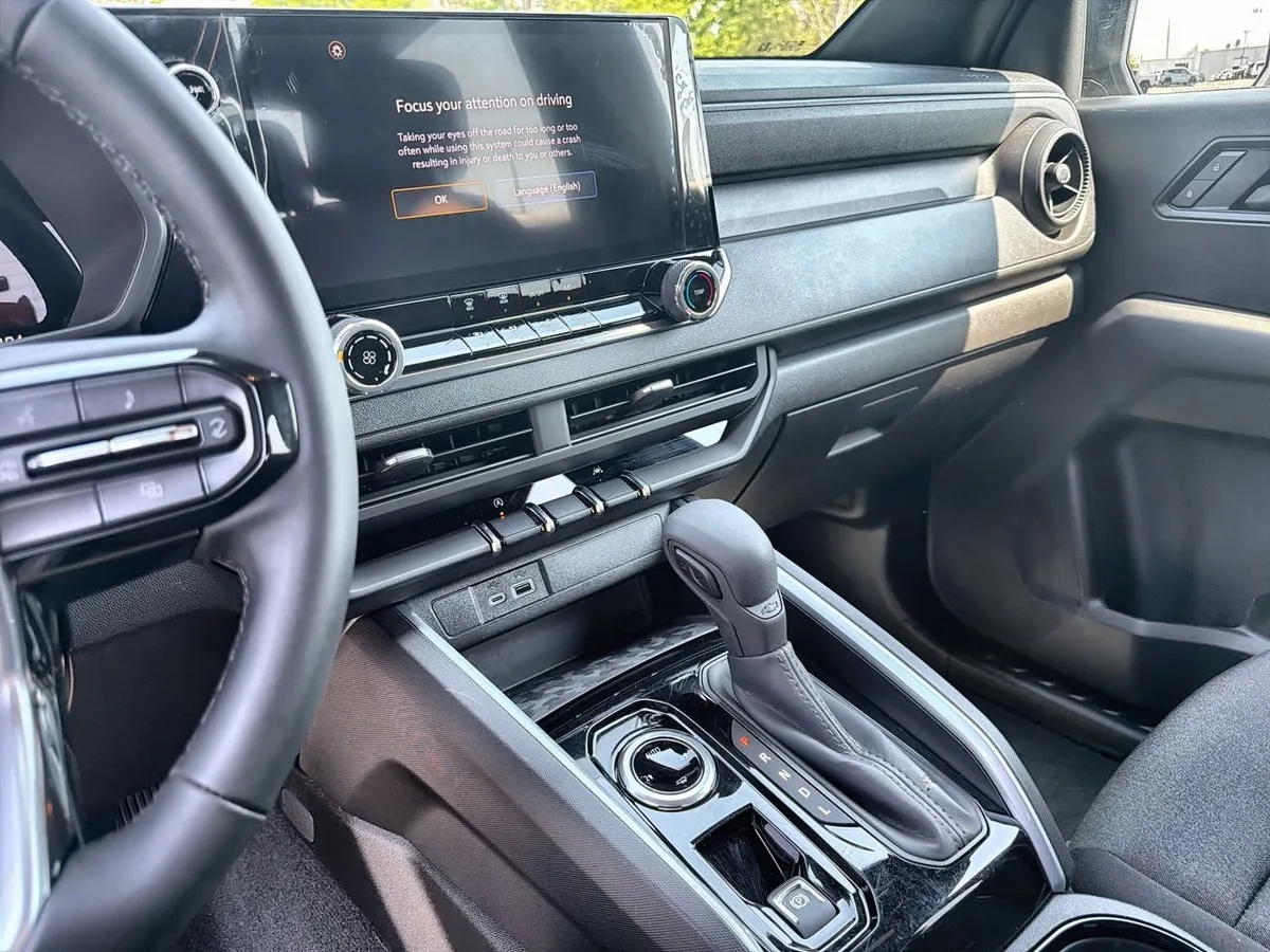 2025 Chevrolet Colorado WT/LT thumbnail 11