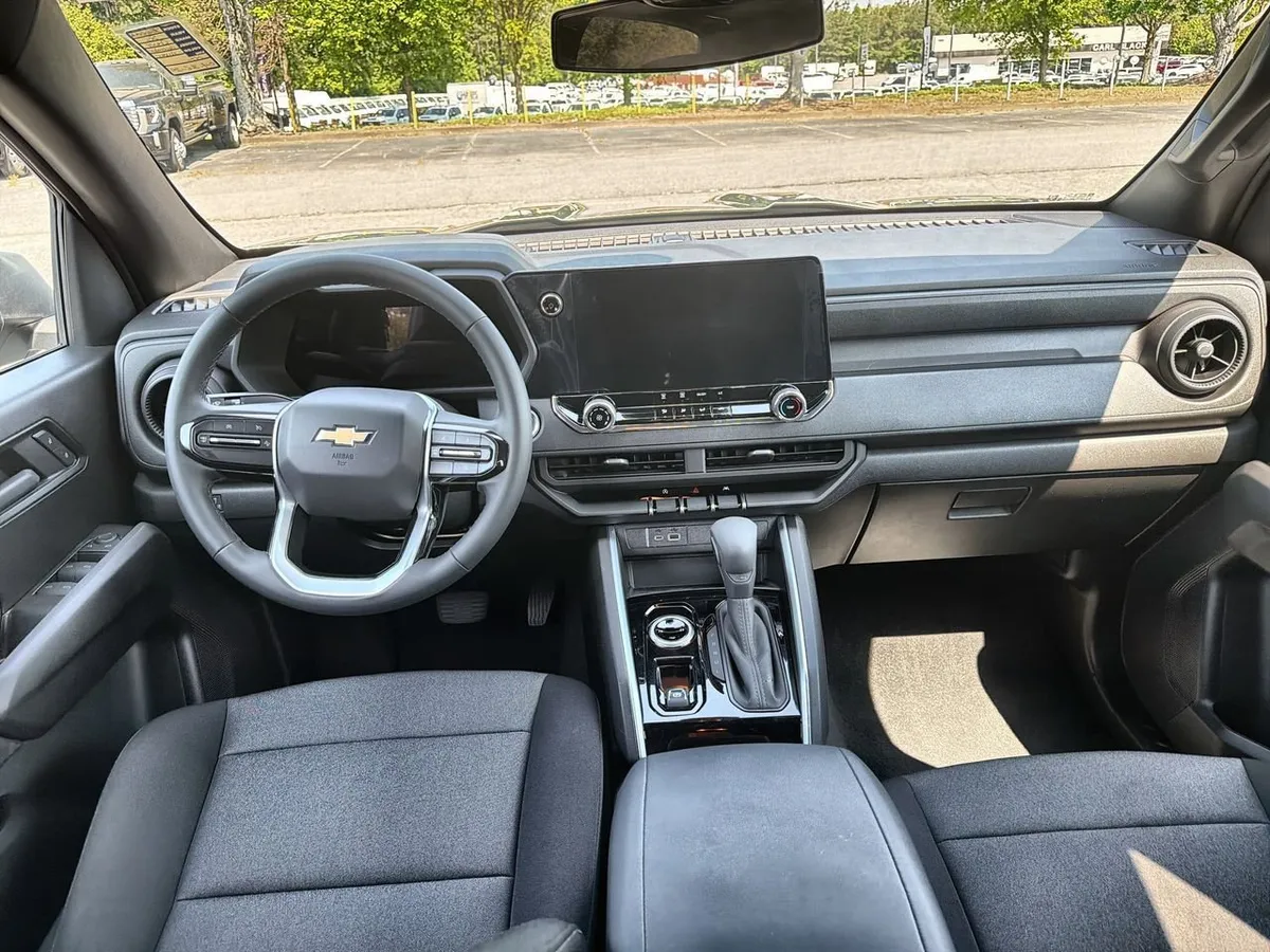2025 Chevrolet Colorado WT/LT thumbnail 17