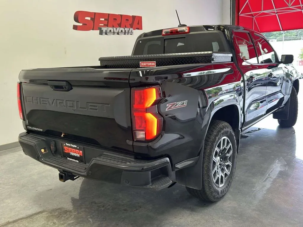 2025 Chevrolet Colorado Z71 thumbnail 3