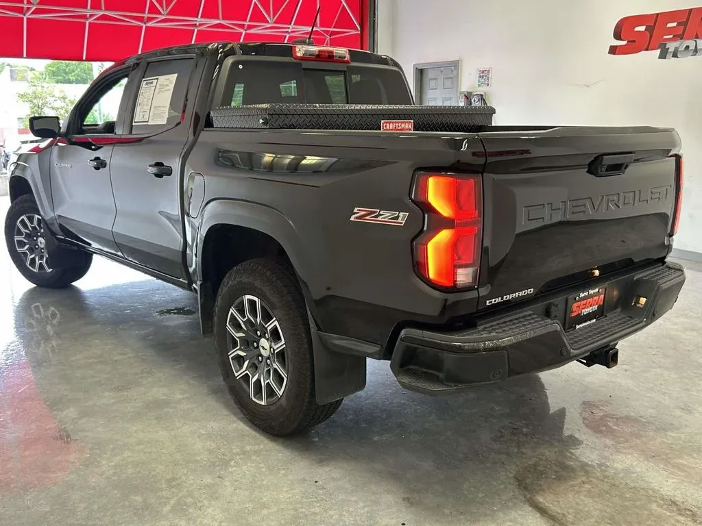 2025 Chevrolet Colorado Z71 thumbnail 5