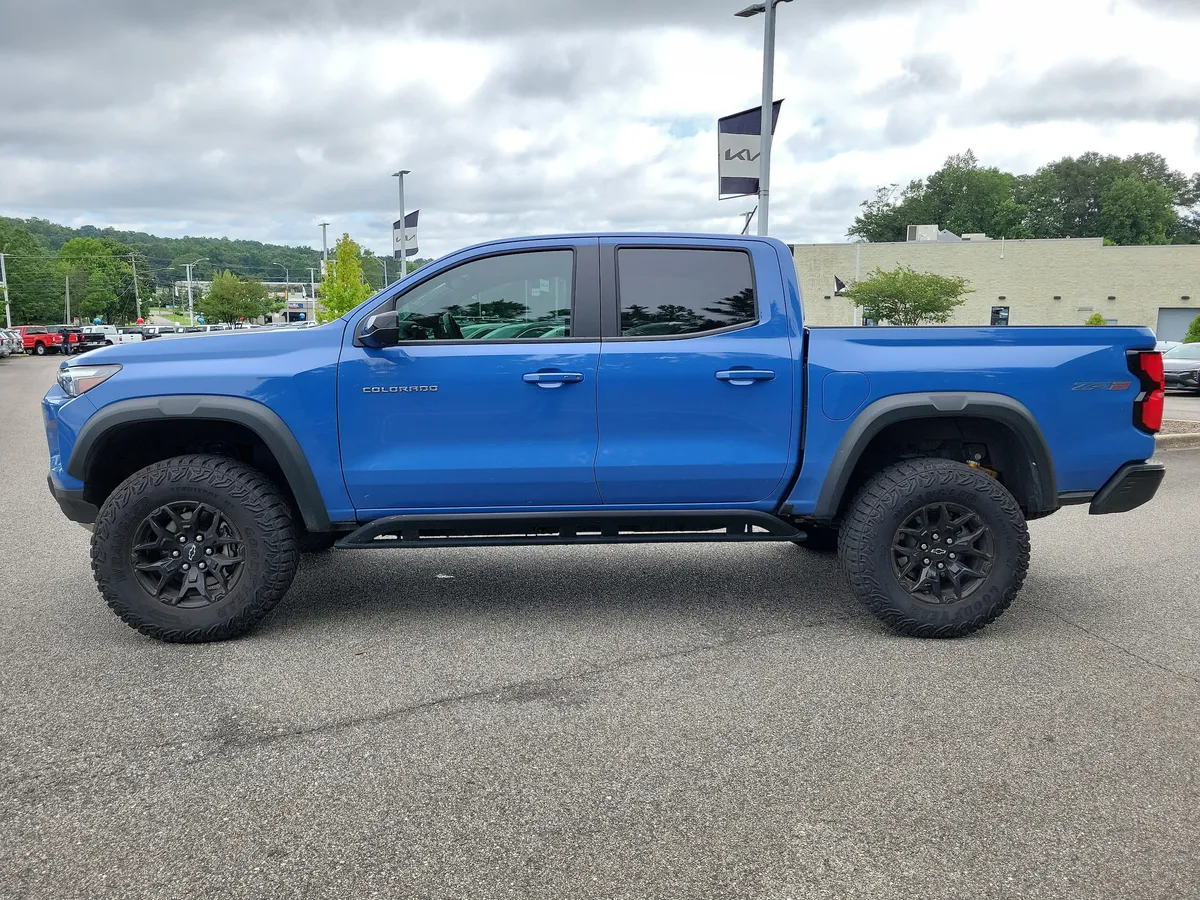 2025 Chevrolet Colorado ZR2 thumbnail 2