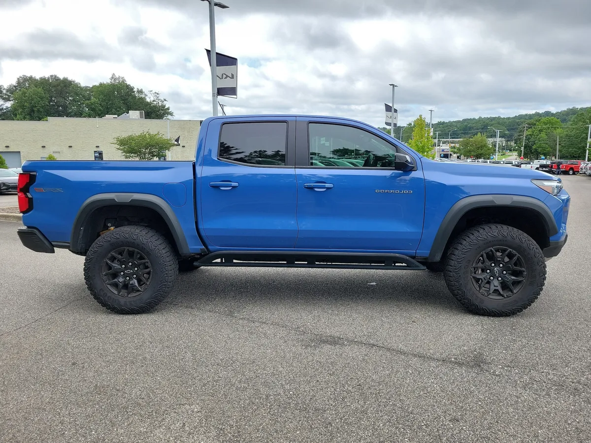 2025 Chevrolet Colorado ZR2 thumbnail 6