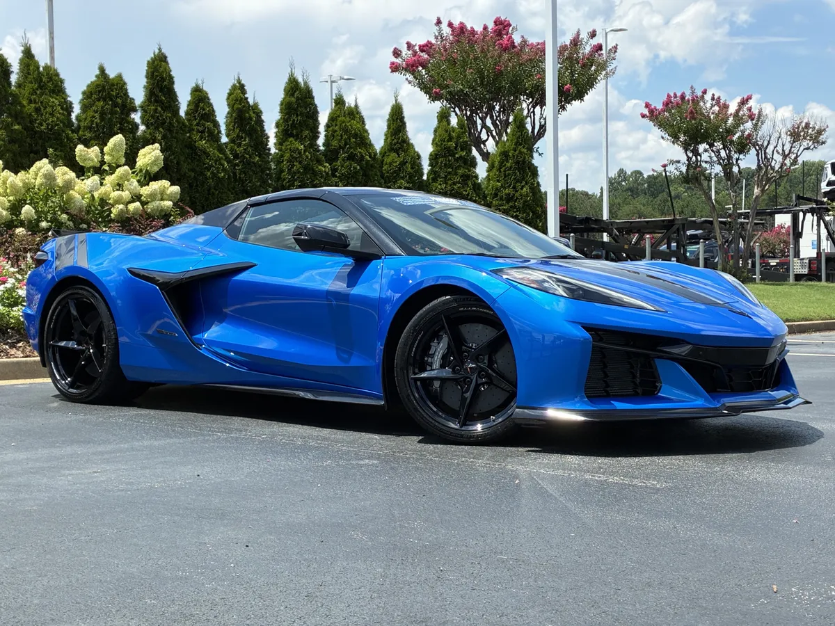 2025 Chevrolet Corvette E-Ray 3LZ thumbnail 2