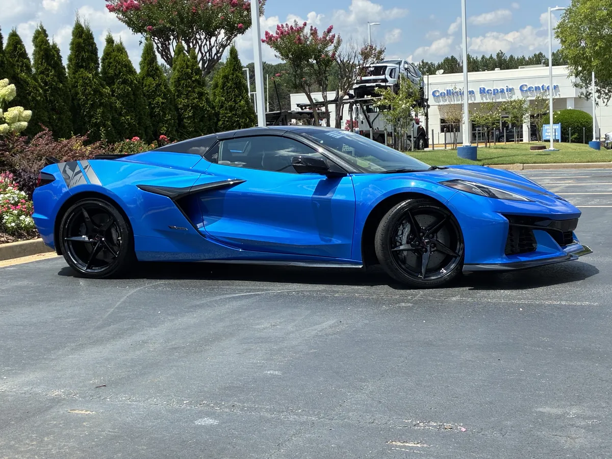 2025 Chevrolet Corvette E-Ray 3LZ thumbnail 3