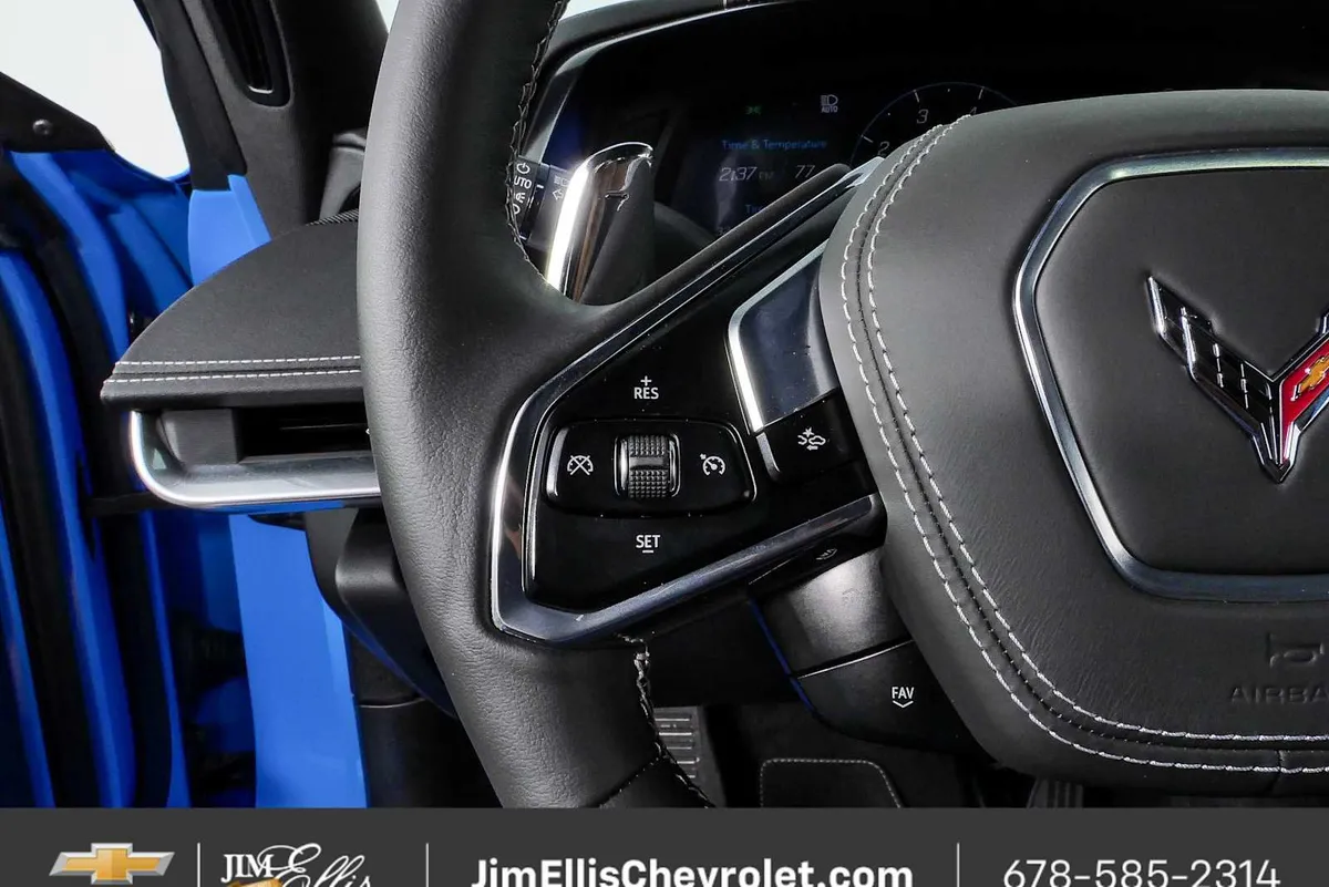 2025 Chevrolet Corvette Stingray 2LT thumbnail 10