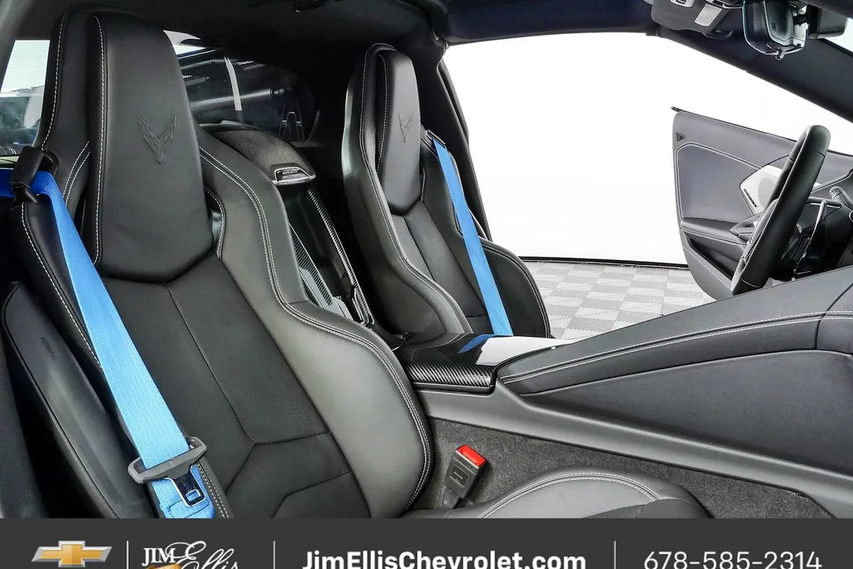 2025 Chevrolet Corvette Stingray 2LT thumbnail 17