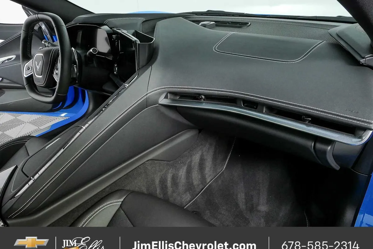 2025 Chevrolet Corvette Stingray 2LT thumbnail 18