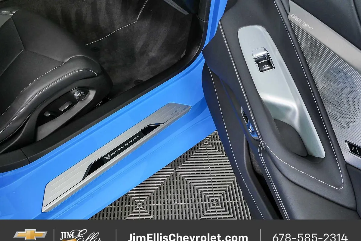 2025 Chevrolet Corvette Stingray 2LT thumbnail 19