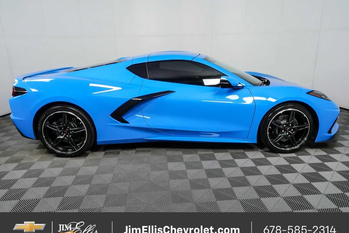 2025 Chevrolet Corvette Stingray 2LT thumbnail 2