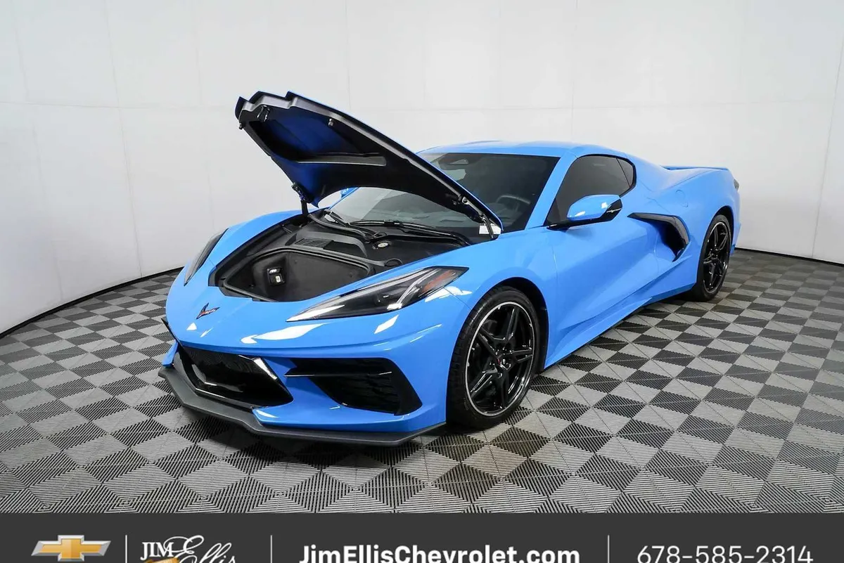 2025 Chevrolet Corvette Stingray 2LT thumbnail 28