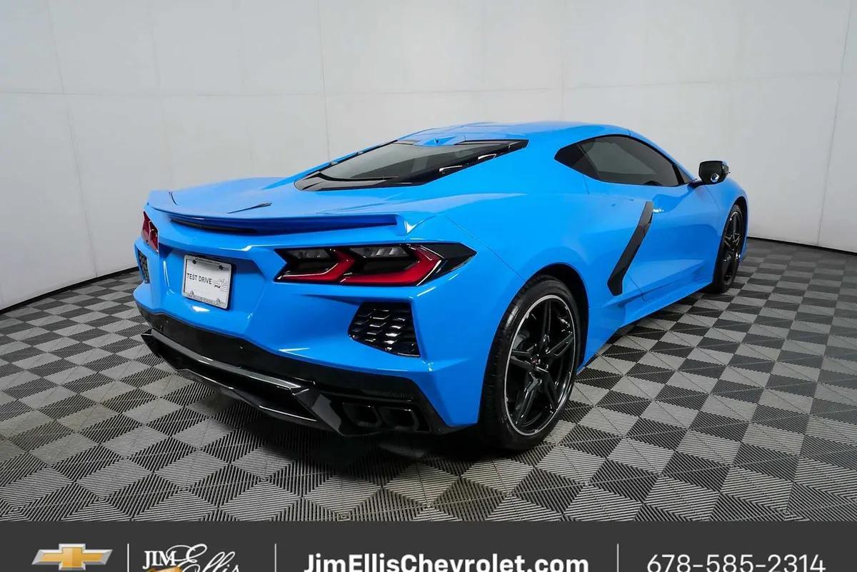 2025 Chevrolet Corvette Stingray 2LT thumbnail 3