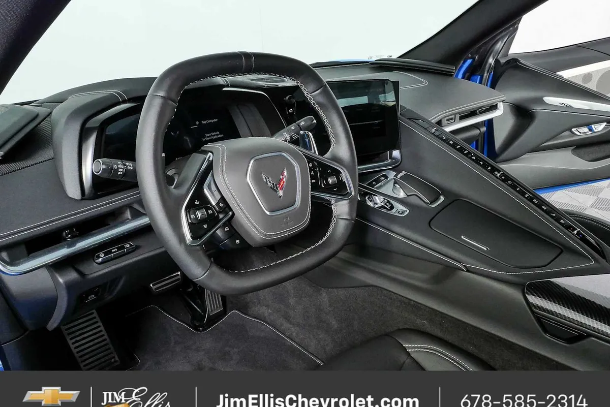 2025 Chevrolet Corvette Stingray 2LT thumbnail 4