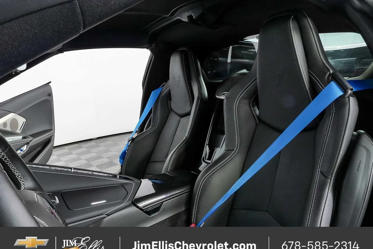 2025 Chevrolet Corvette Stingray 2LT thumbnail 5