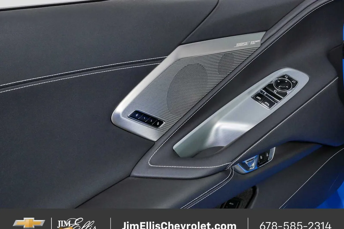 2025 Chevrolet Corvette Stingray 2LT thumbnail 6