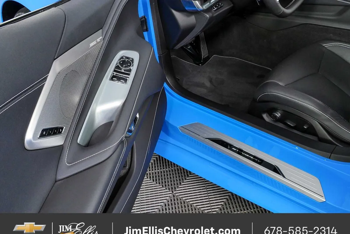 2025 Chevrolet Corvette Stingray 2LT thumbnail 8