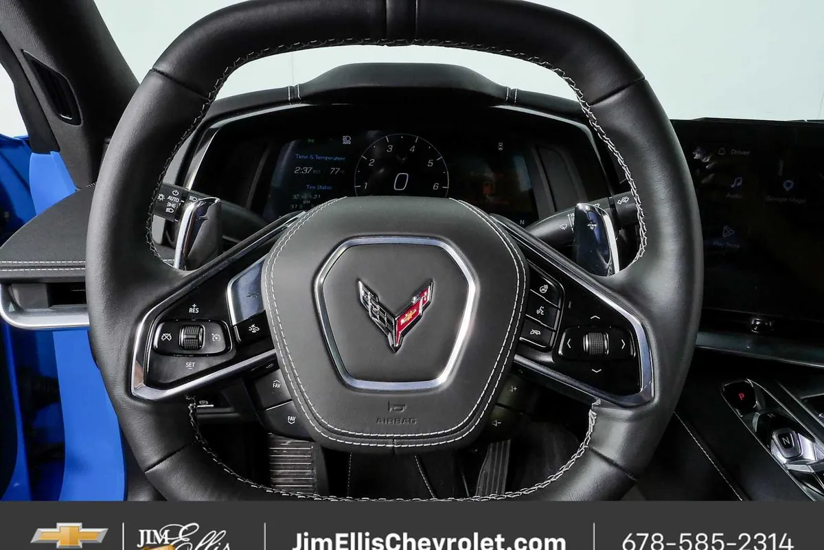 2025 Chevrolet Corvette Stingray 2LT thumbnail 9