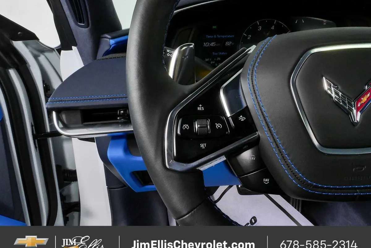 2025 Chevrolet Corvette Stingray 3LT thumbnail 10