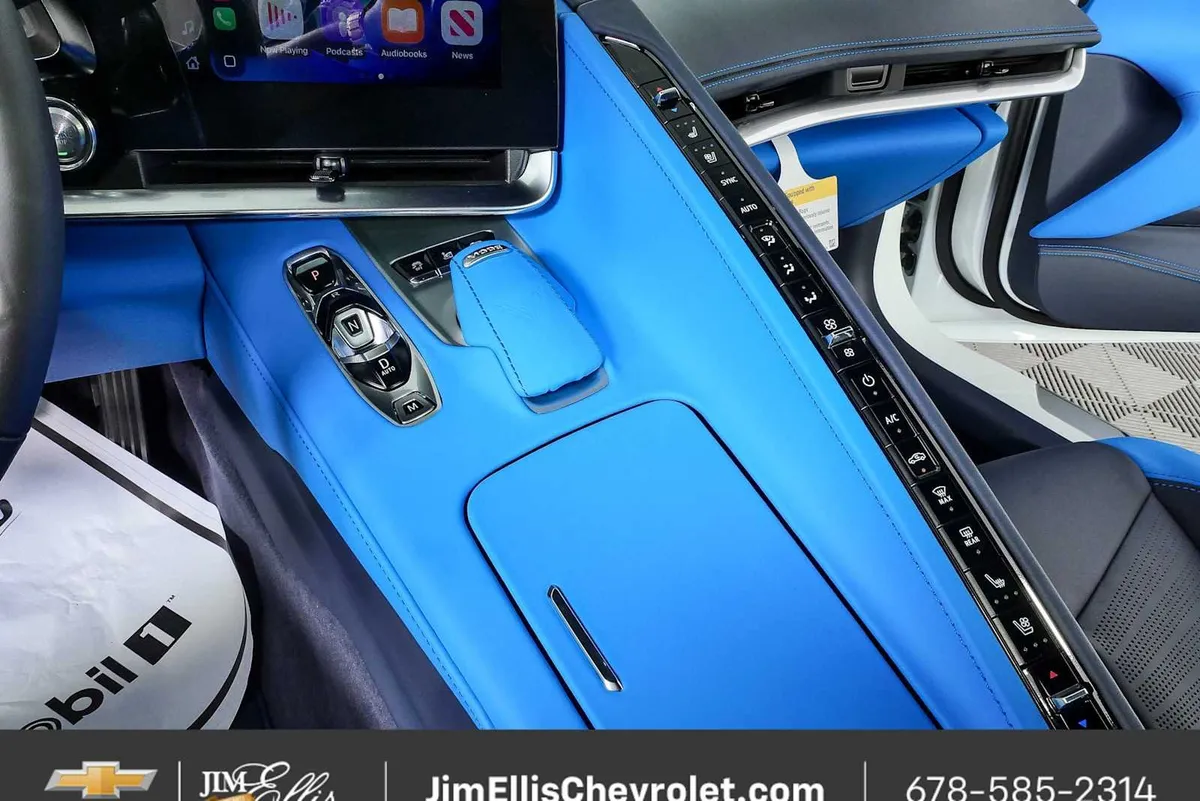 2025 Chevrolet Corvette Stingray 3LT thumbnail 16
