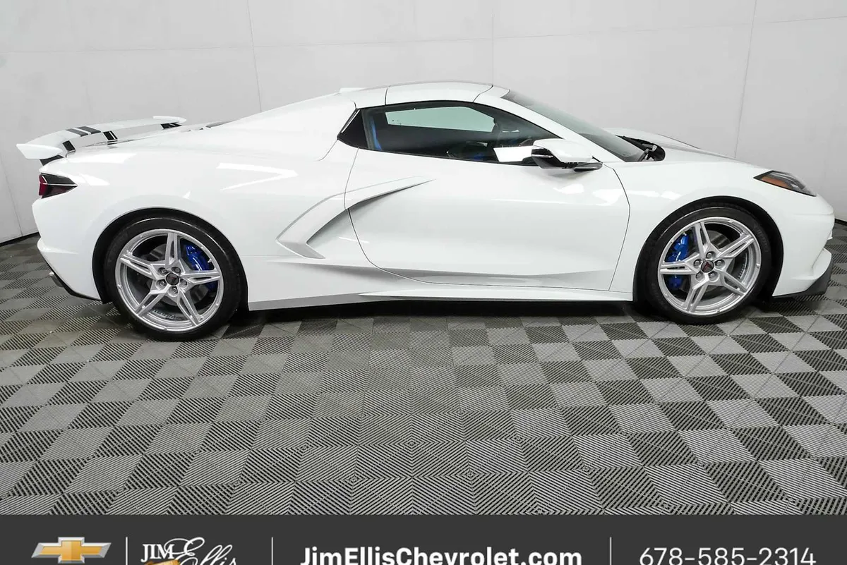 2025 Chevrolet Corvette Stingray 3LT thumbnail 2