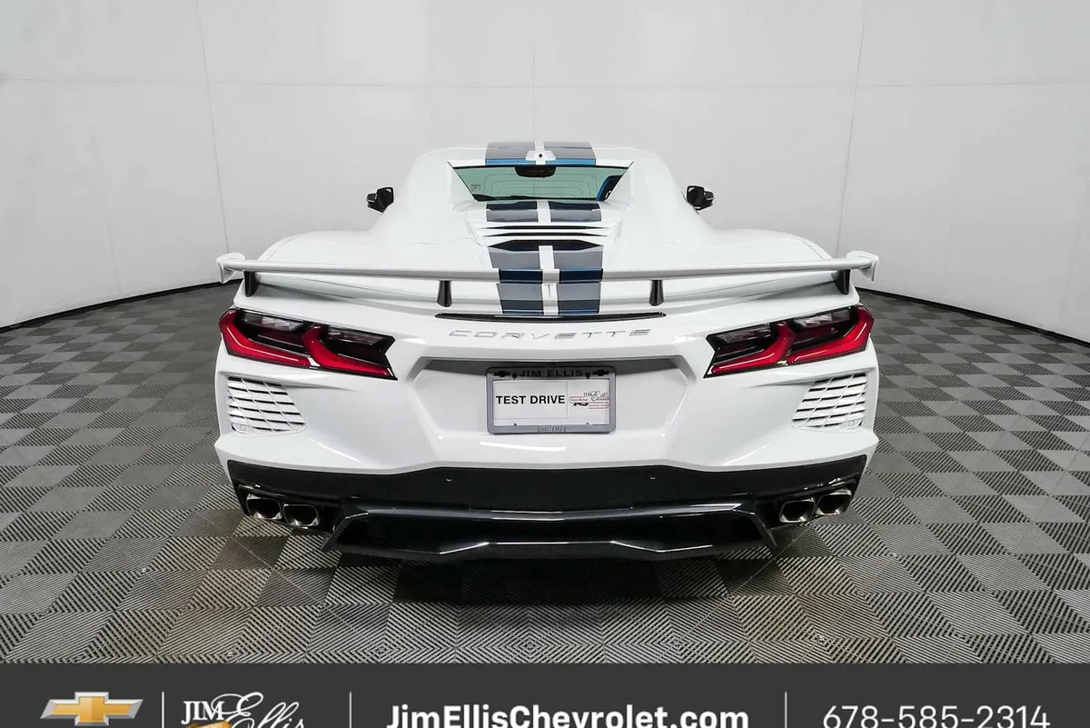 2025 Chevrolet Corvette Stingray 3LT thumbnail 24