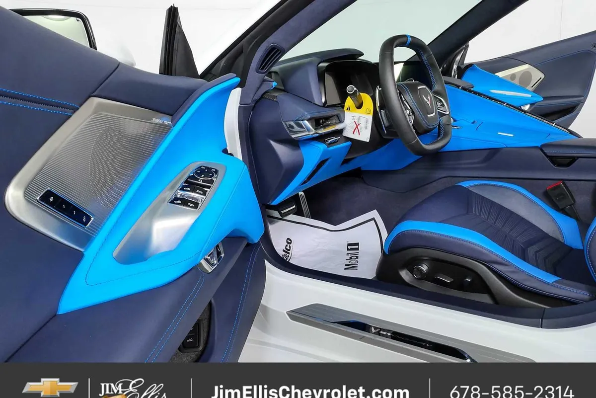 2025 Chevrolet Corvette Stingray 3LT thumbnail 8