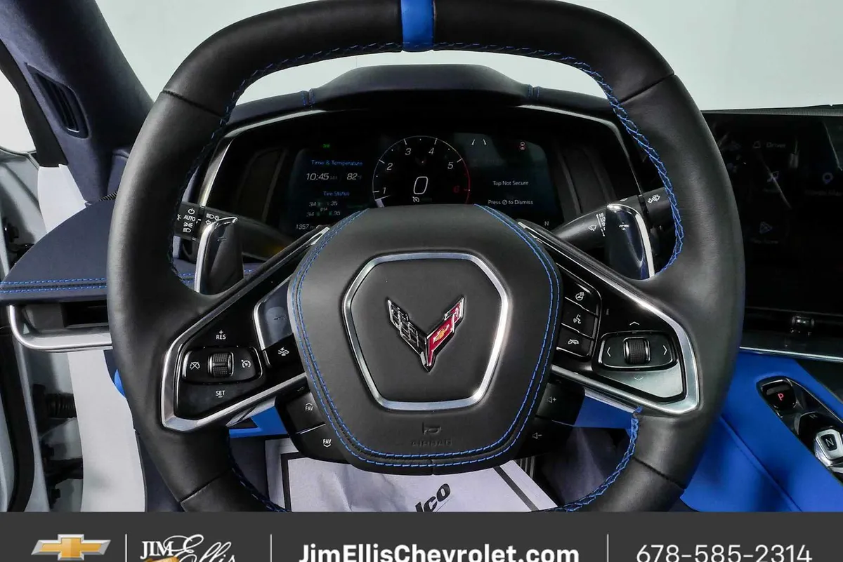 2025 Chevrolet Corvette Stingray 3LT thumbnail 9