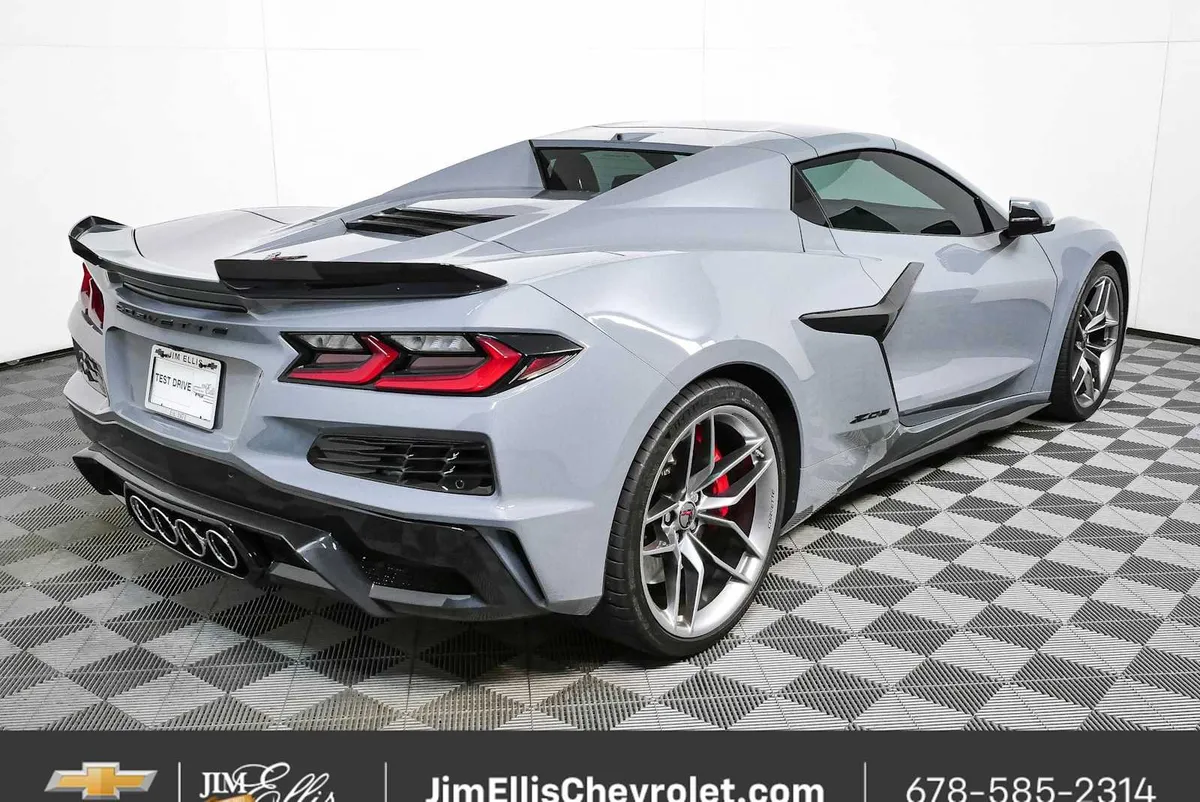 2025 Chevrolet Corvette Z06 2LZ thumbnail 3
