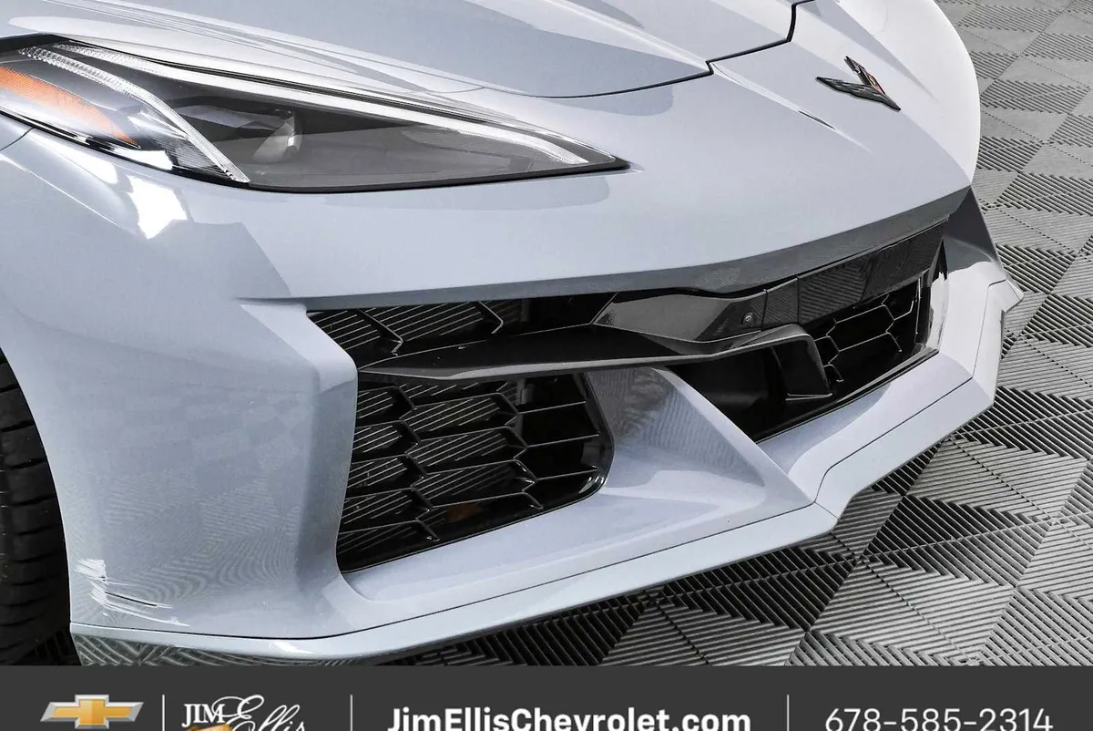 2025 Chevrolet Corvette Z06 2LZ thumbnail 31