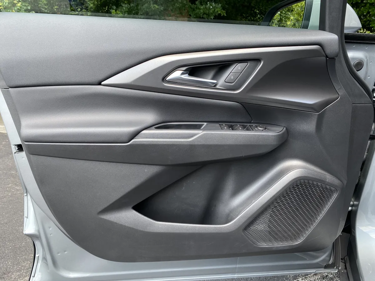 2025 Chevrolet Equinox EV LT1 w/PCY thumbnail 14