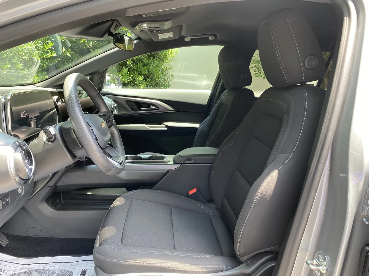 2025 Chevrolet Equinox EV LT1 w/PCY thumbnail 15