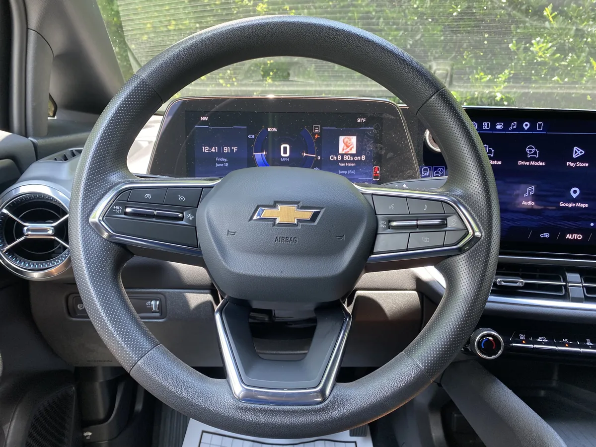 2025 Chevrolet Equinox EV LT1 w/PCY thumbnail 17